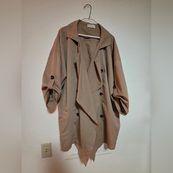 Forever 21 Jackets & Blazers - Women's Tan Trench Coat